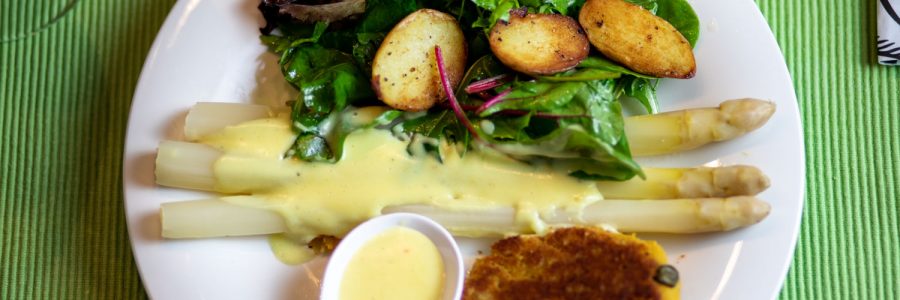 Kichererbsen Schnitzel Spargel Hollandaise und Kartoffeln