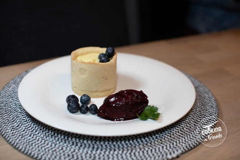 Pudding-Küchlein mit Blaubeersorbet