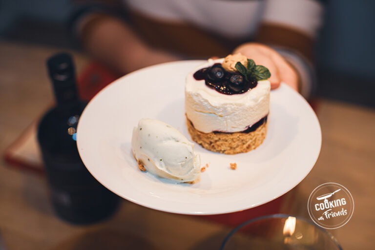 Blaubeer Cheesecake mit Limonen-Basilikum-Sorbet