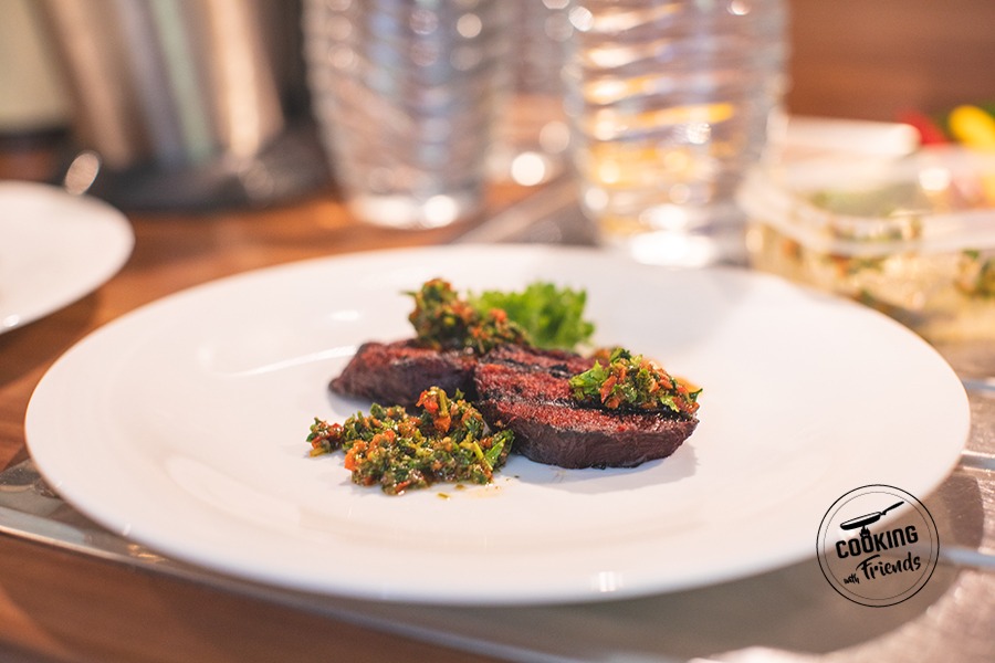 Gegrilltes Steak von der Roten Bete mit Chimichurri