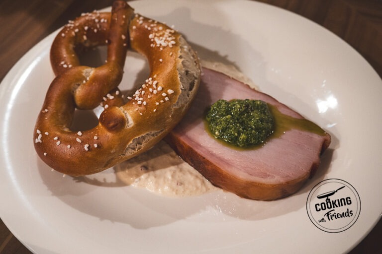 Kasselerlachs mit Meerrettich-Dip und Kräuteröl
